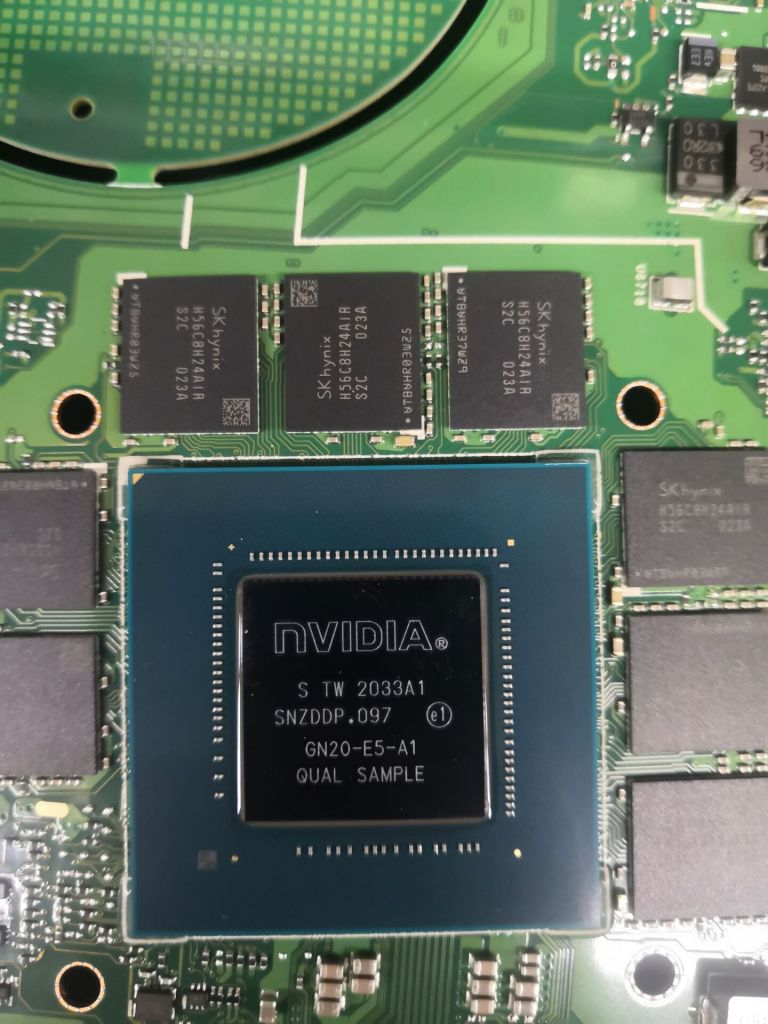 Мобильная версия GeForce RTX 3070 засветилась на фото в компании 8 Гбайт памяти GDDR6