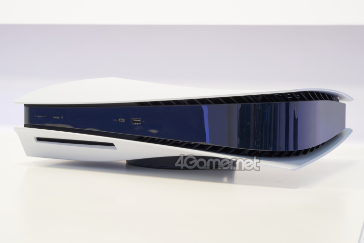 Взгляд на PlayStation 5 со всех сторон: подборка качественных «живых» фото консоли и контроллера DualSense