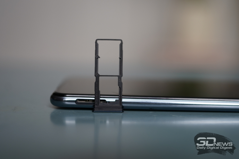 Слот для двух карточек nano-SIM и одной карточки microSD 