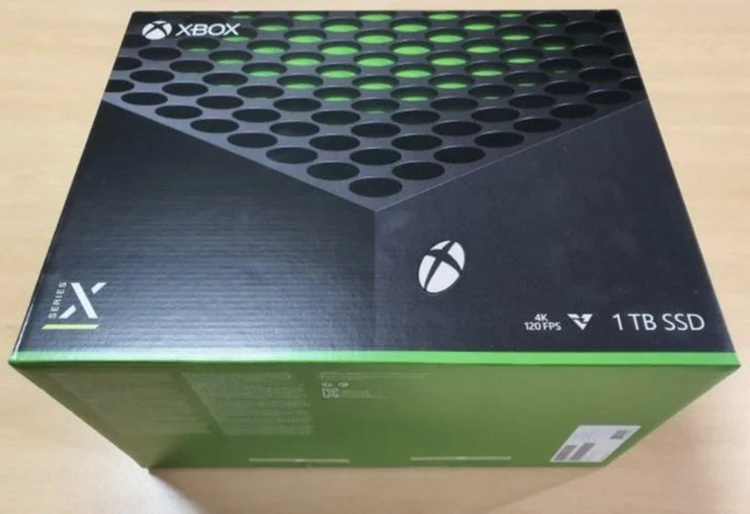 Опубликована первая распаковка Xbox Series X: в комплекте ничего лишнего
