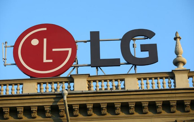 Презентация смартфона LG со скручивающимся экраном ожидается в начале весны