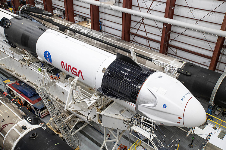 Ракета SpaceX Falcon 9 и корабль Crew Dragon готовятся к миссии Crew-1 (SpaceX)