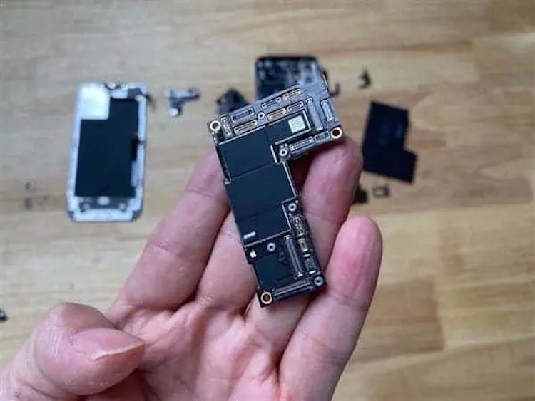 iPhone 12 Pro Max действительно получил батарею меньшей ёмкости, чем предшественник
