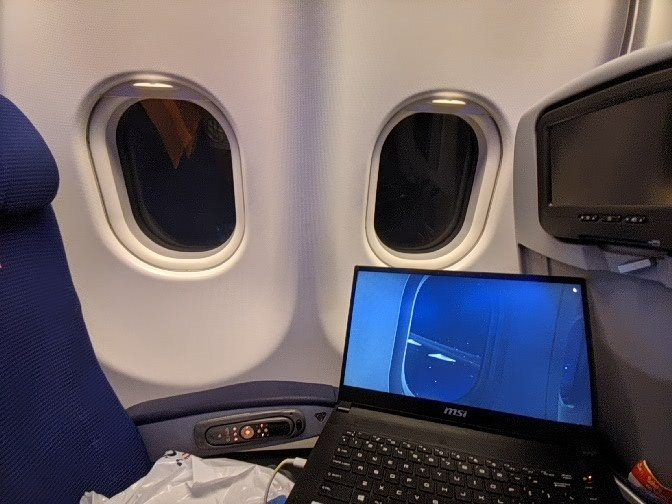 Поразительные сходства: игрок в Microsoft Flight Simulator пролетел по маршруту своего рейса, находясь на борту реального самолёта