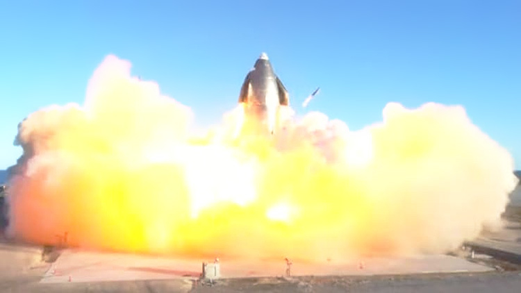 Момент взрыва прототипа Starship SN8 при попытке приземления после испытательного суборбитального полёта