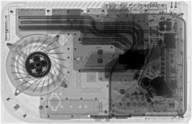 Рентгеновский снимок Playstation 5 (Creative Electron, iFixit)