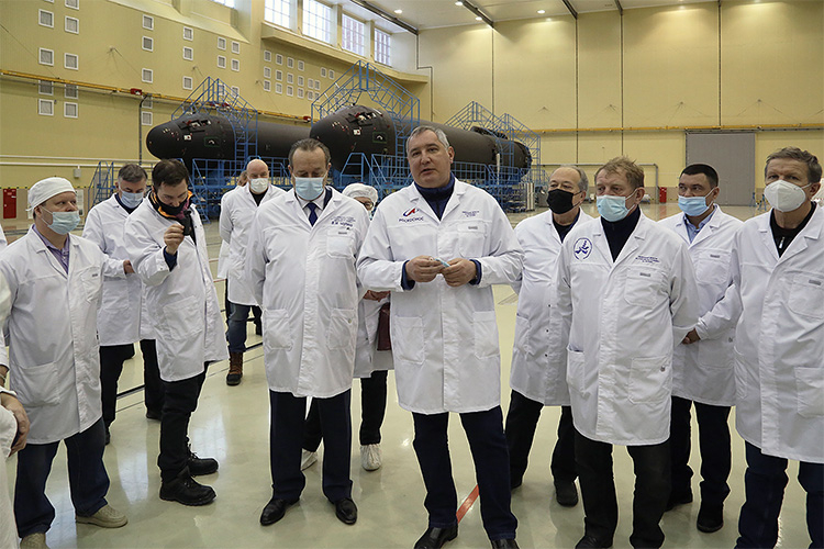 «Роскосмос» показал сборку трёх новых ракет «Ангара» на омском «Полёте»