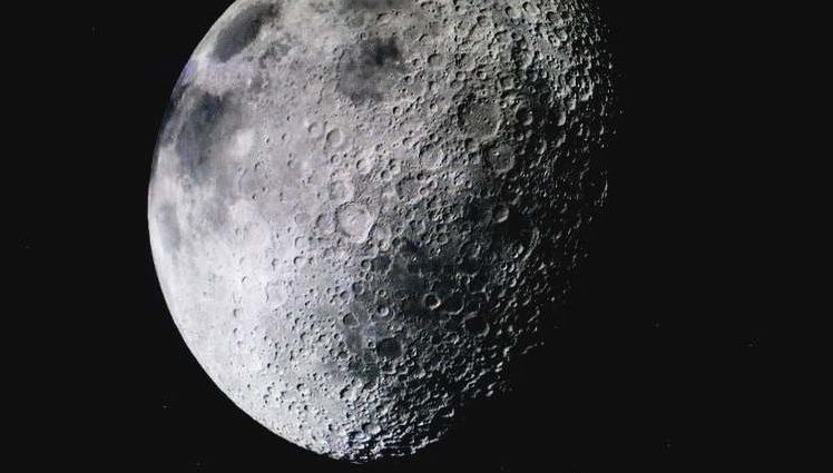 На поверхности Луны обнаружили более 100 тыс. новых кратеров с помощью нейросетей