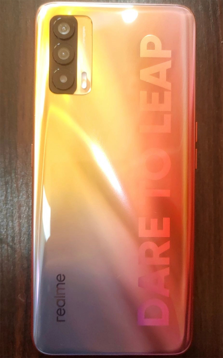 Флагманский смартфон Realme Koi с чипом Snapdragon 888 появился на «живых» снимках