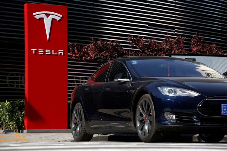 Tesla оказалась в шаге от поставки 500 тыс. Электромобилей за год
