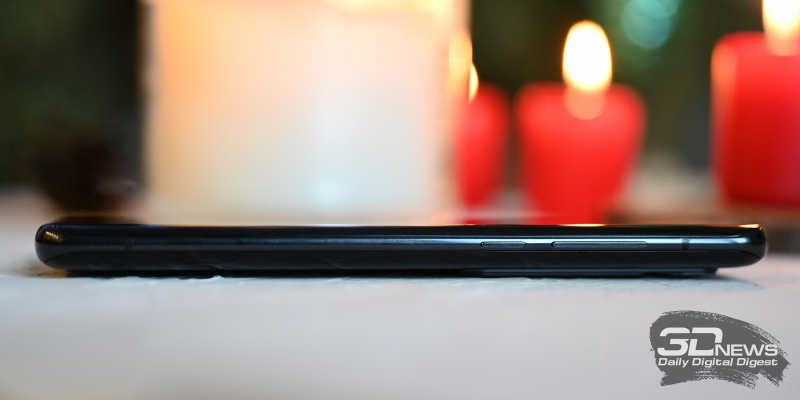  Xiaomi Mi 10 Ultra, правая грань: клавиши включения/блокировки и регулировки громкости 
