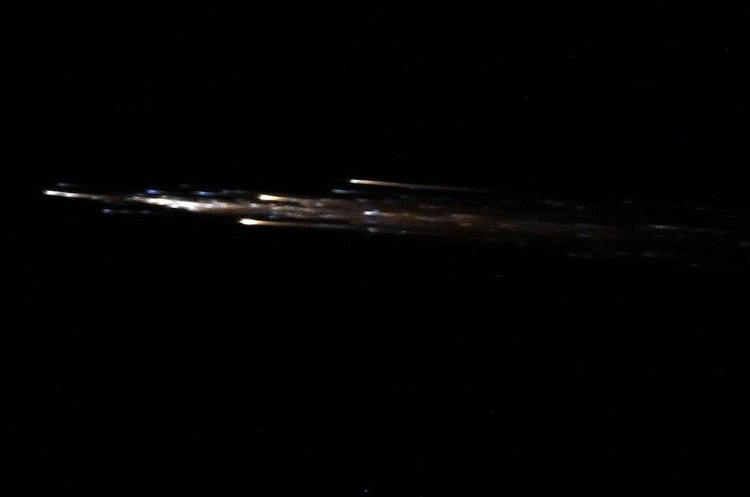 Фотография разрушения в атмосфере «Прогресса МС-15», сделанная космонавтом JAXA Соити Ногути (Twitter)