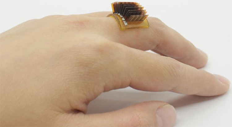Учёные создали устройство, которое позволяет заряжать носимую электронику от тепла человеческого тела