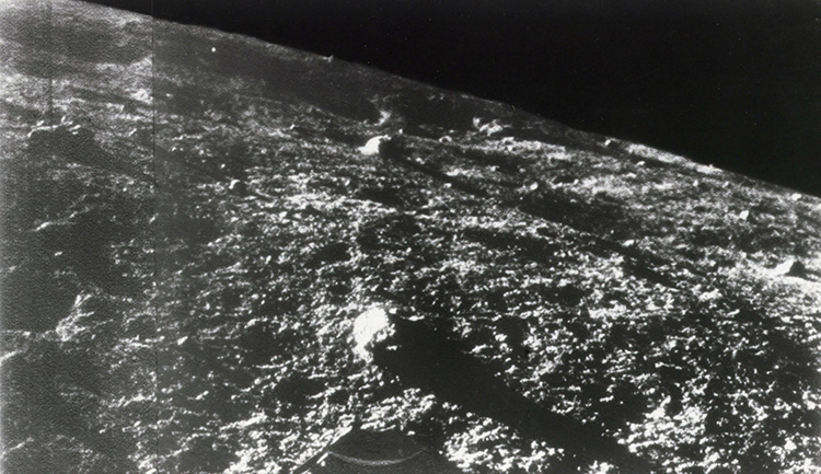  Фрагмент одной из трёх панорам, снятых АЛС «Луна-9» 