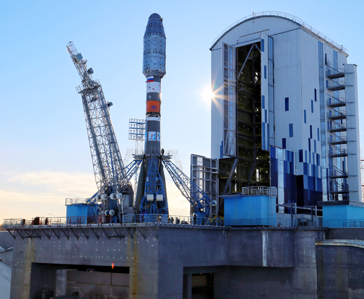  Ракета-носитель «Союз-2.1б» с разгонным блоком «Фрегат» и 36 сутнкиами OneWeb на Восточном перед запуском 18 декабря. 