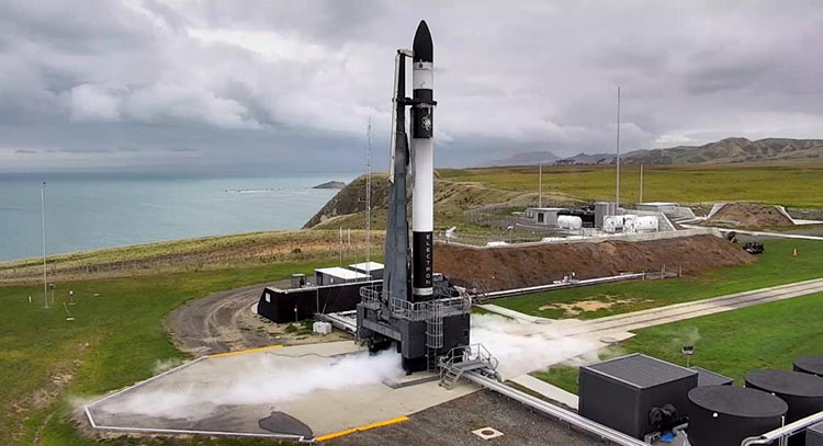 Лёгкая ракета &laquo;Электрон&raquo; на стартовой площадке (Rocket Lab)