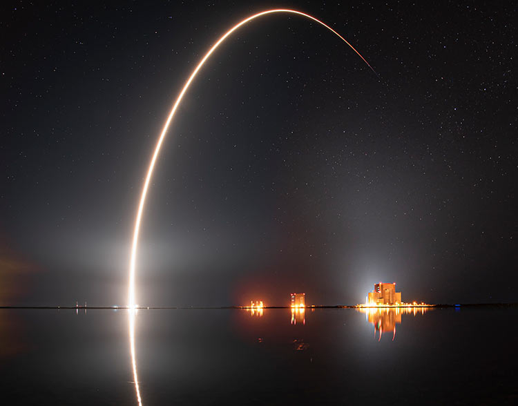 Фотография запуска Falcon 9 во время миссии Starlink 14 марта (SpaceX)