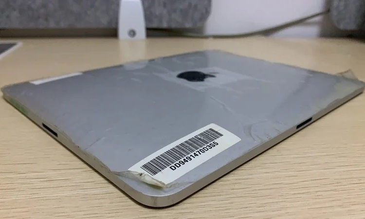 Прототип первого Apple iPad с двумя разъёмами для зарядки показался на фото
