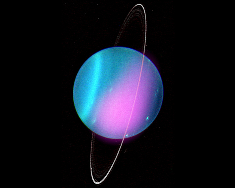 Superimposed X-ray image of Uranus, 2002 (NASA | CXO | University College London | W. Dunn et al | WM Keck Observatory)
