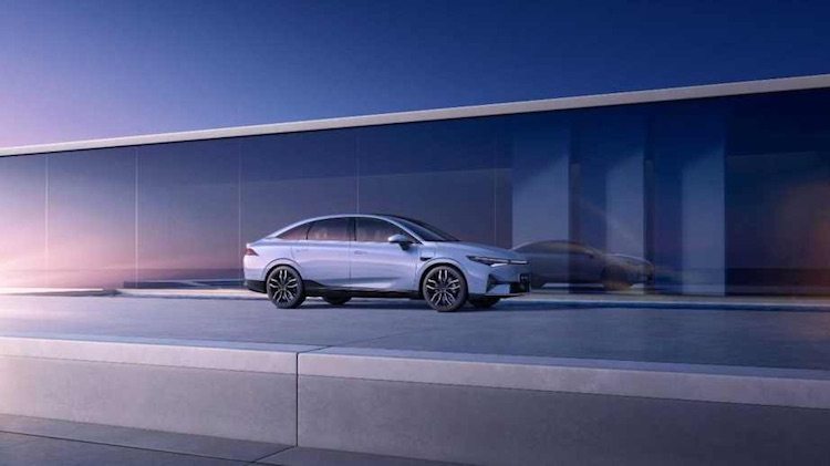 Китайская Xpeng Motors представила седан P5 — более доступный конкурент Tesla Model 3