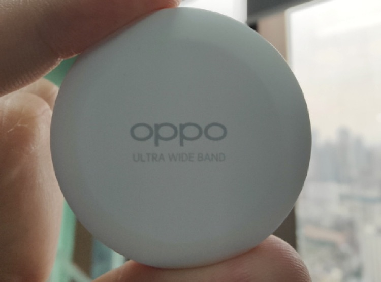 Трекер для поиска вещей Oppo Smart Tag показался на живых фото