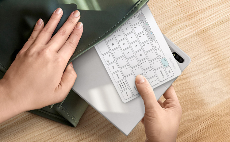 Samsung представила беспроводную клавиатуру Smart Keyboard Trio 500 с поддержкой подключения к трём устройствам