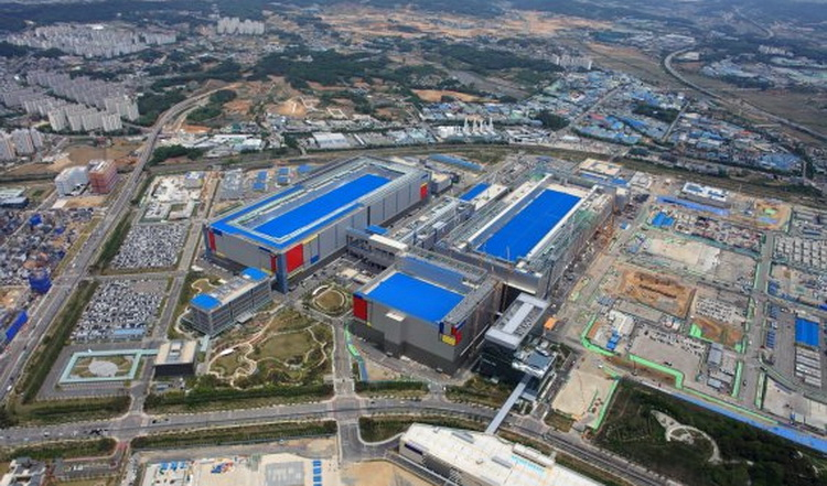 Samsung ускорила запуск нового производства чипов памяти DRAM и 3D V-NAND в Южной Корее