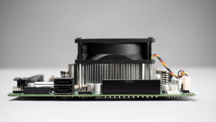 Загадочный компьютер AMD 4700S Desktop Kit показался на фотографиях