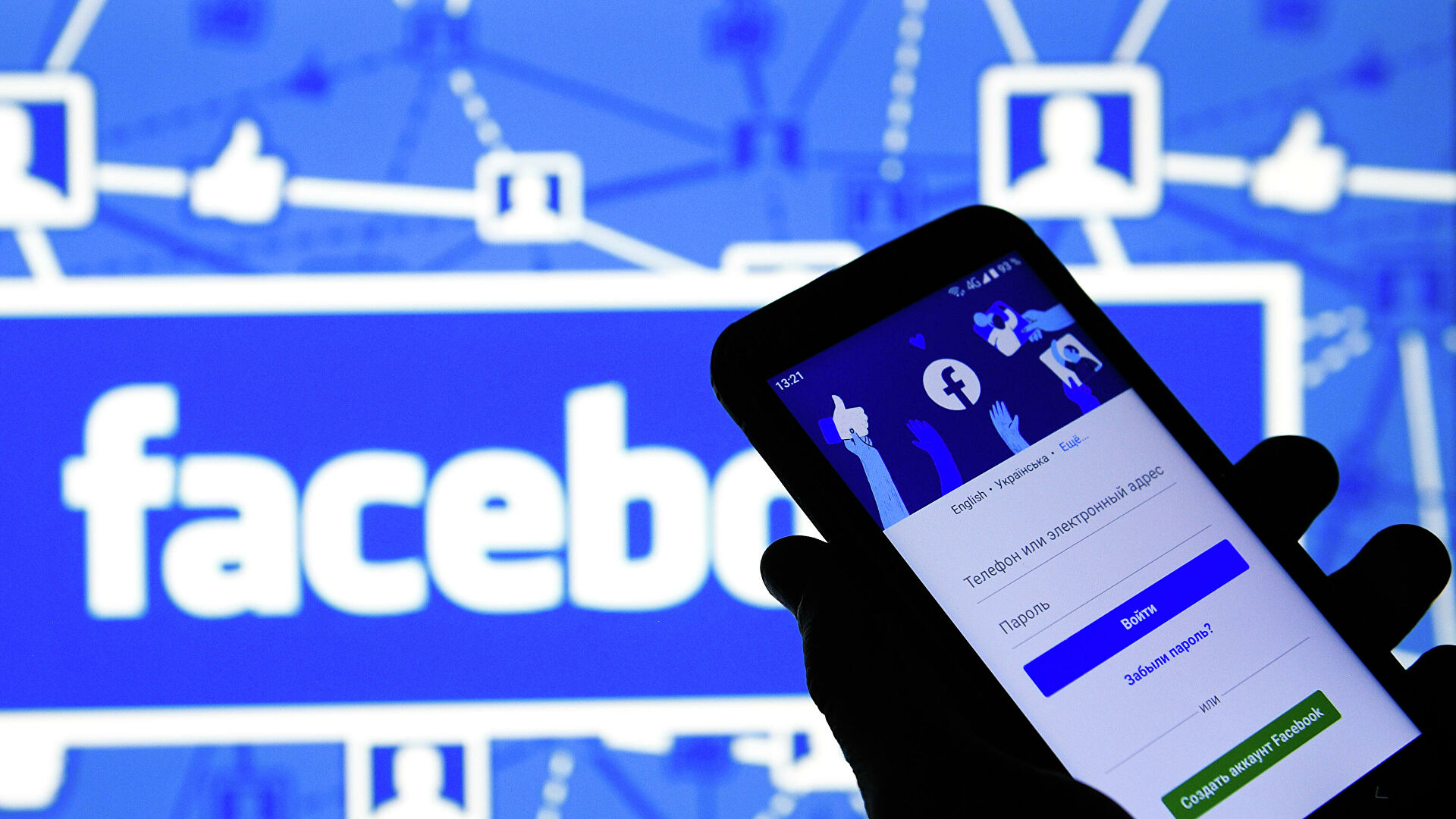 Количество скачиваний мобильного клиента Facebook сократилось почти на треть