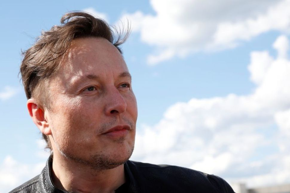 Илон Маск пожаловался на немецкую бюрократию при посещении стройки завода Tesla под Берлином