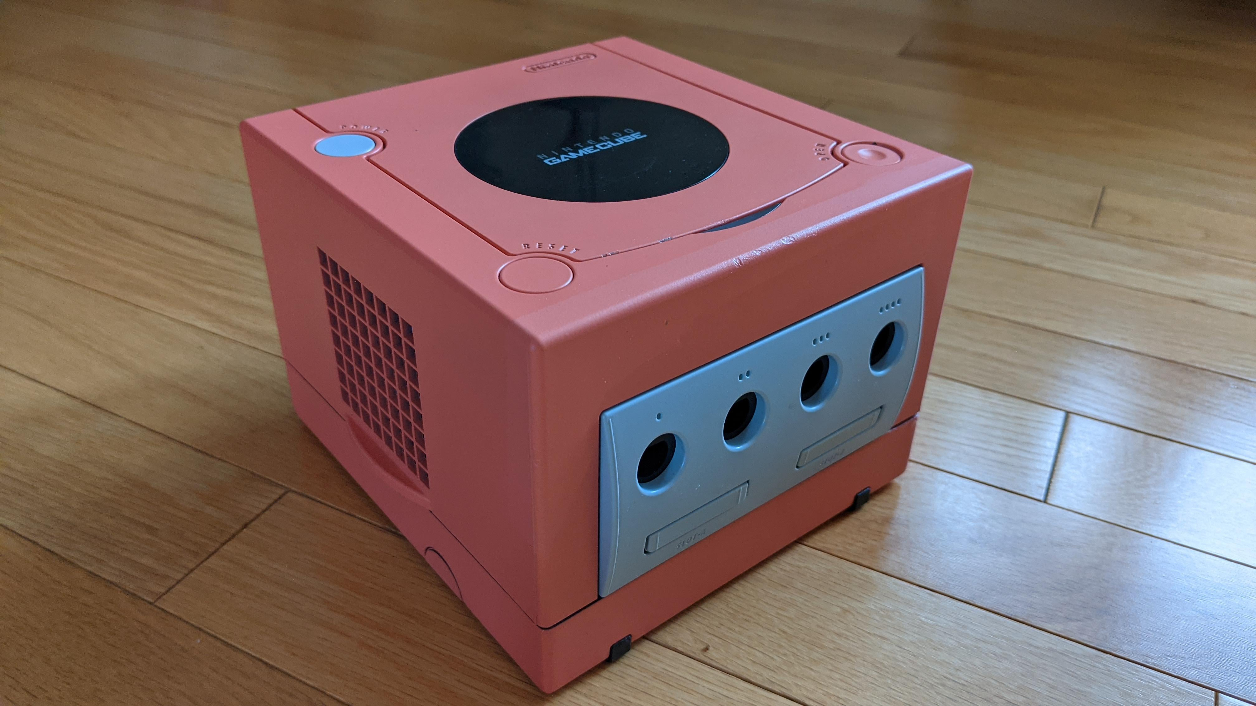 Энтузиаст собрал игровой компьютер в корпусе консоли Nintendo GameCube