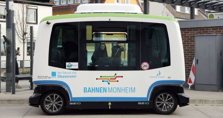 Власти Германии одобрили эксплуатацию автономных машин на дорогах общего пользования