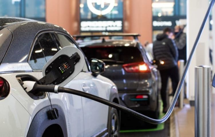 На расширение сети зарядных станций для электромобилей Великобритания выделит более $400 млн