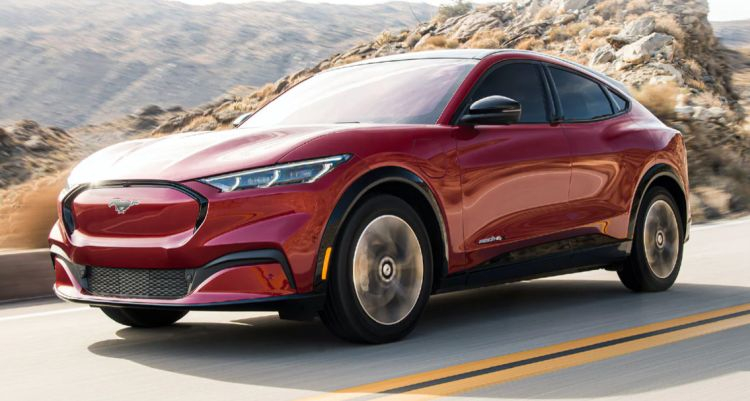 Ford стала производить больше электрических Mustang, чем бензиновых