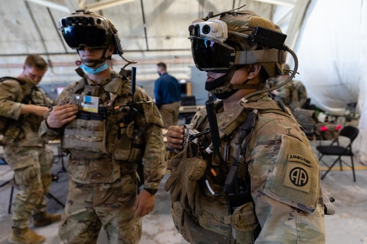 Массовое внедрение AR-гарнитур Microsoft HoloLens в армии США начнётся в сентябре