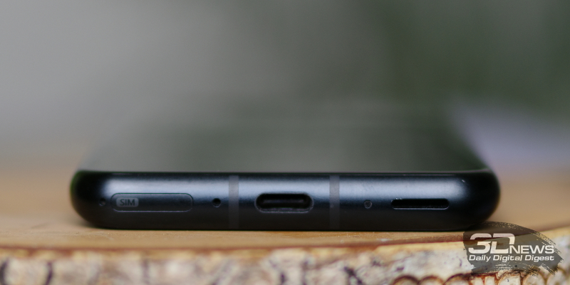  ASUS Zenfone 8, нижняя грань: слот для SIM-карт, порт USB Type-C, индикатор и основной динамик 