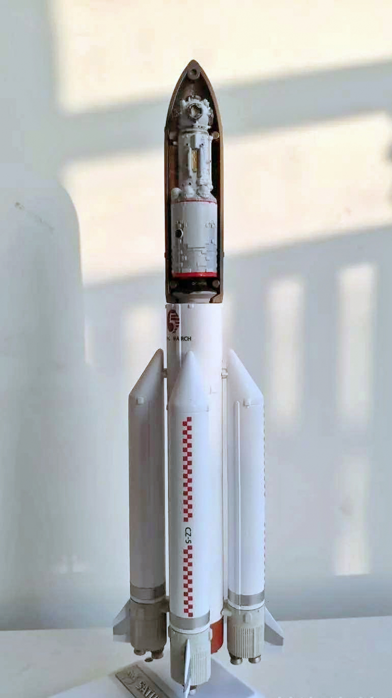  Макет ракеты-носителя «Чан Чжэн-5» с модулем «Тяньхэ». Источник: https://inf.news/en/aviation/4e5cb70f77b034d8adbfacdc4df88e86.html 
