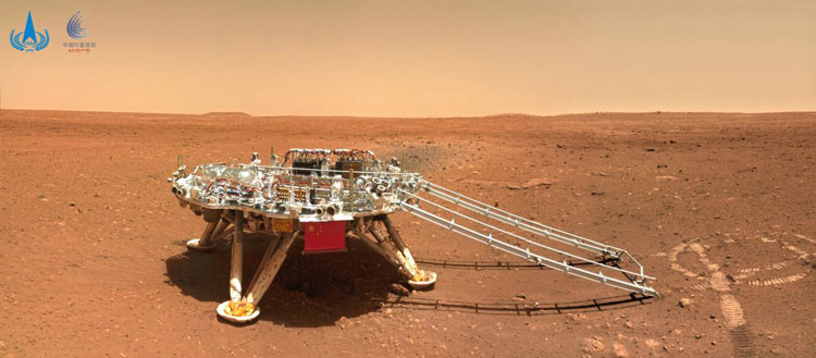 Китайский марсоход прислал автопортрет и другие фотографии с Марса
