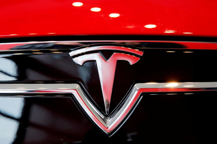 Tesla запустила первую в Китае зарядную станцию на солнечных батареях