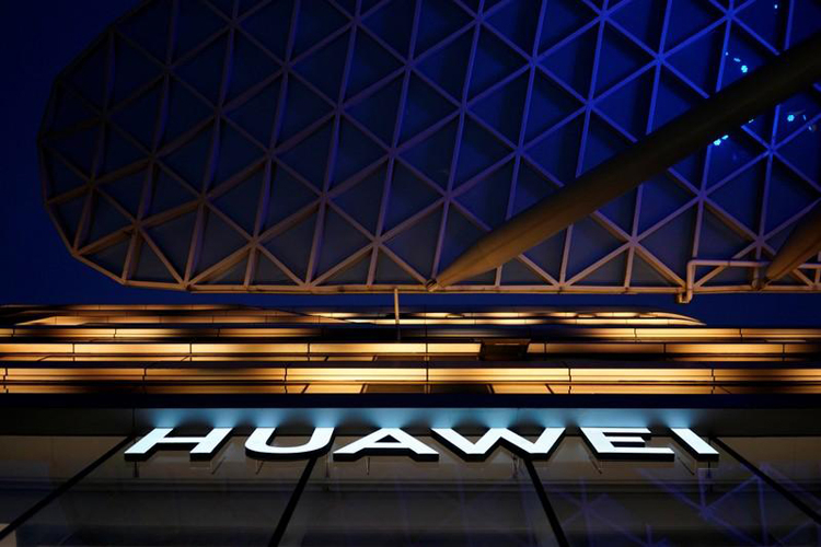 Huawei выпустит смартфон Nova 8i с чипом Qualcomm и безрамочным 6,67