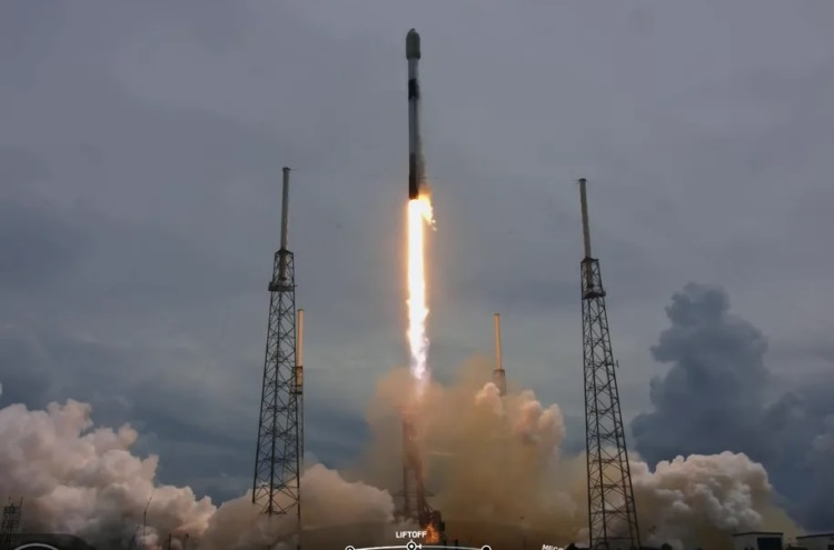 SpaceX со второй попытки запустила ракету-носитель Falcon 9 с 88 спутниками на борту