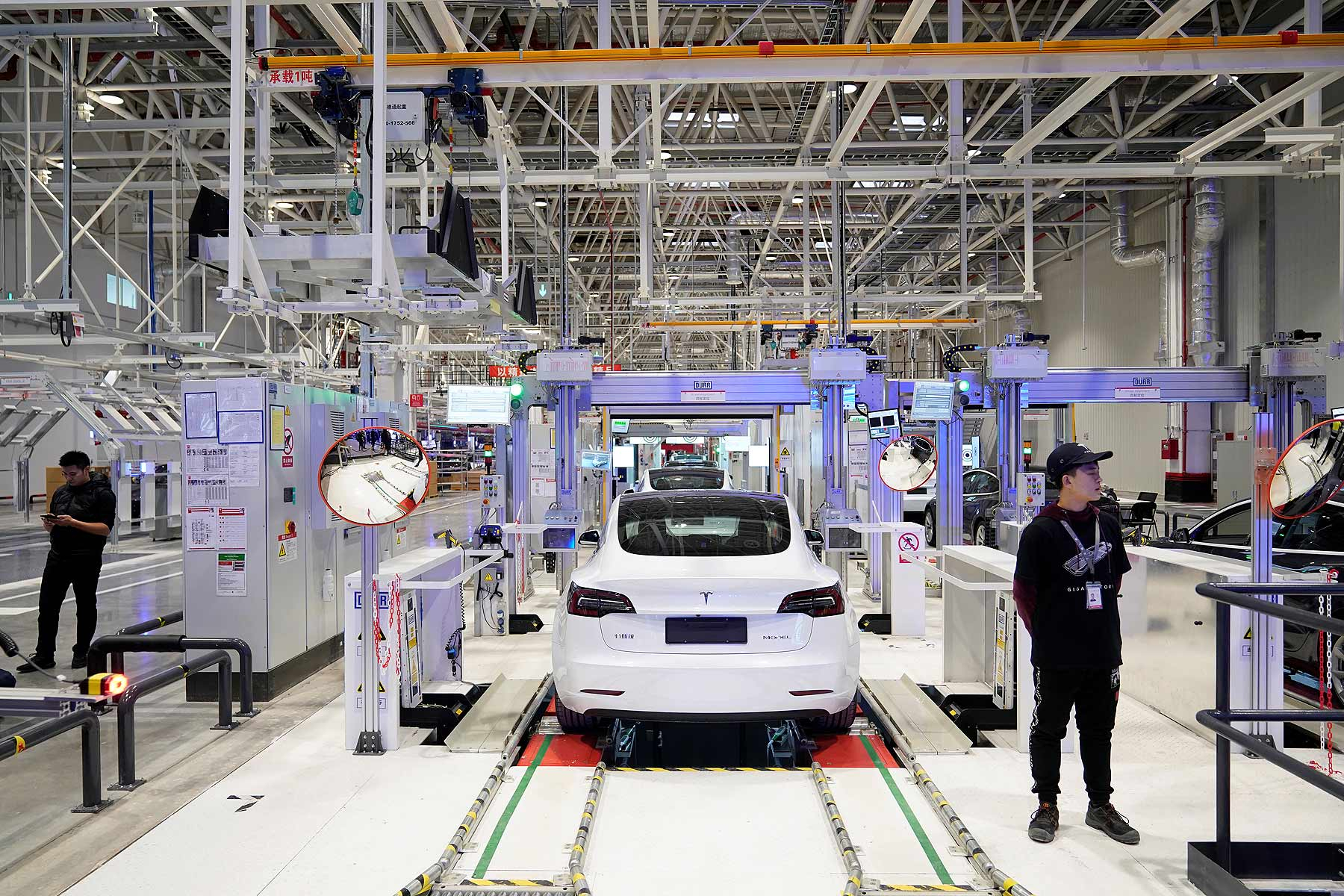 Telsa отчиталась о рекордных поставках более 200 тысяч электромобилей за квартал