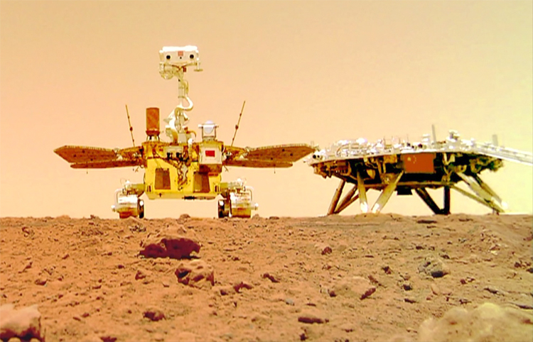 Китайский ровер проехал более 400 метров по поверхности Марса