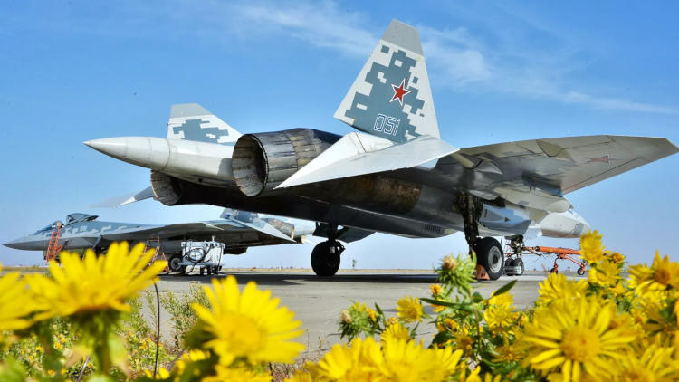 Истребителем Су-57 можно будет управлять глазами и голосом