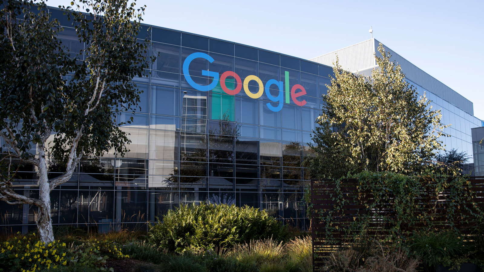 Суд впервые оштрафовал Google за отказ локализовать данные россиян компанию наказали на 3 млн рублей