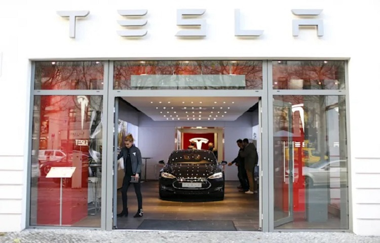 Tesla закроет автосалоны в дорогих торговых центрах и сосредоточится на онлайн-продажах
