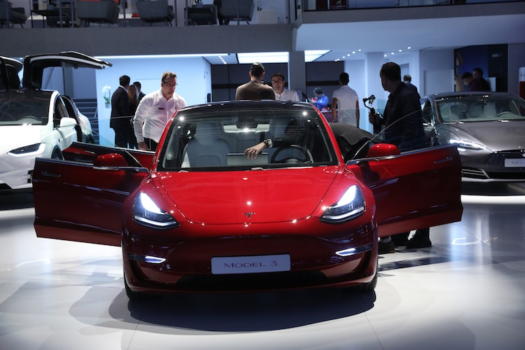 Tesla Model 3 заняла второе место среди самых продаваемых в Европе автомобилей в июне