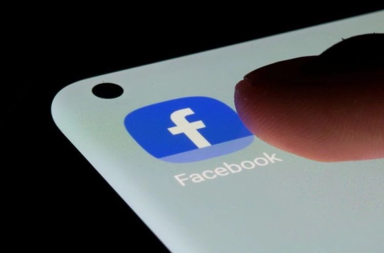 Немецкий суд признал, что Facebook не имеет права удалять комментарии без объяснений