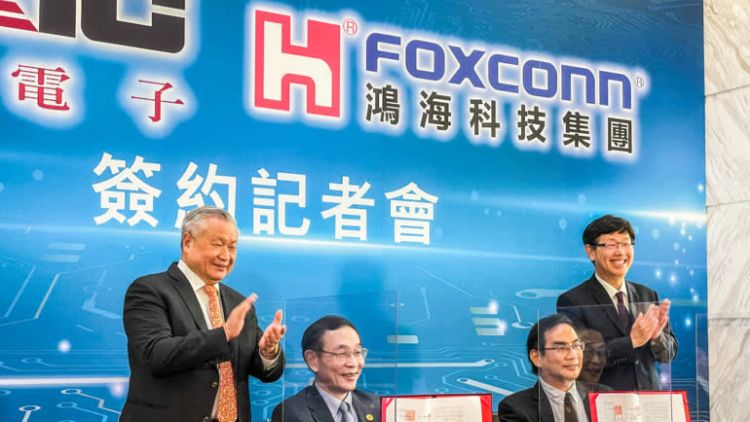 Foxconn купила тайваньское предприятие Macronix, чтобы делать чипы для электромобилей