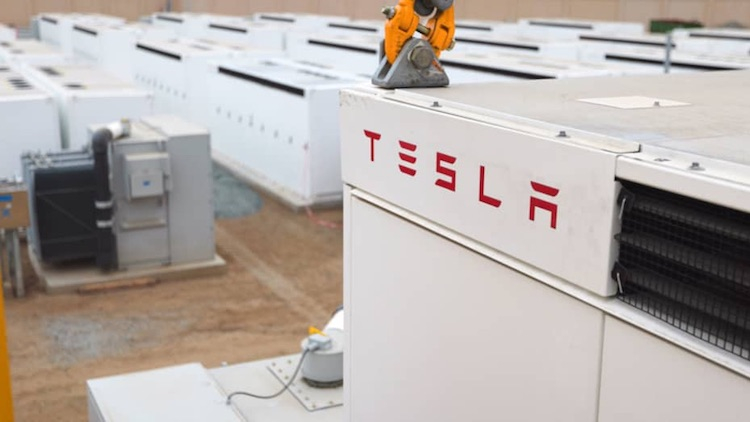 Пожар на австралийской Tesla Megapack показал главные проблемы больших батарей, которые нужно срочно решать
